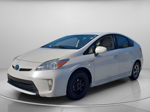 Used 2013 Toyota Prius Three image 2