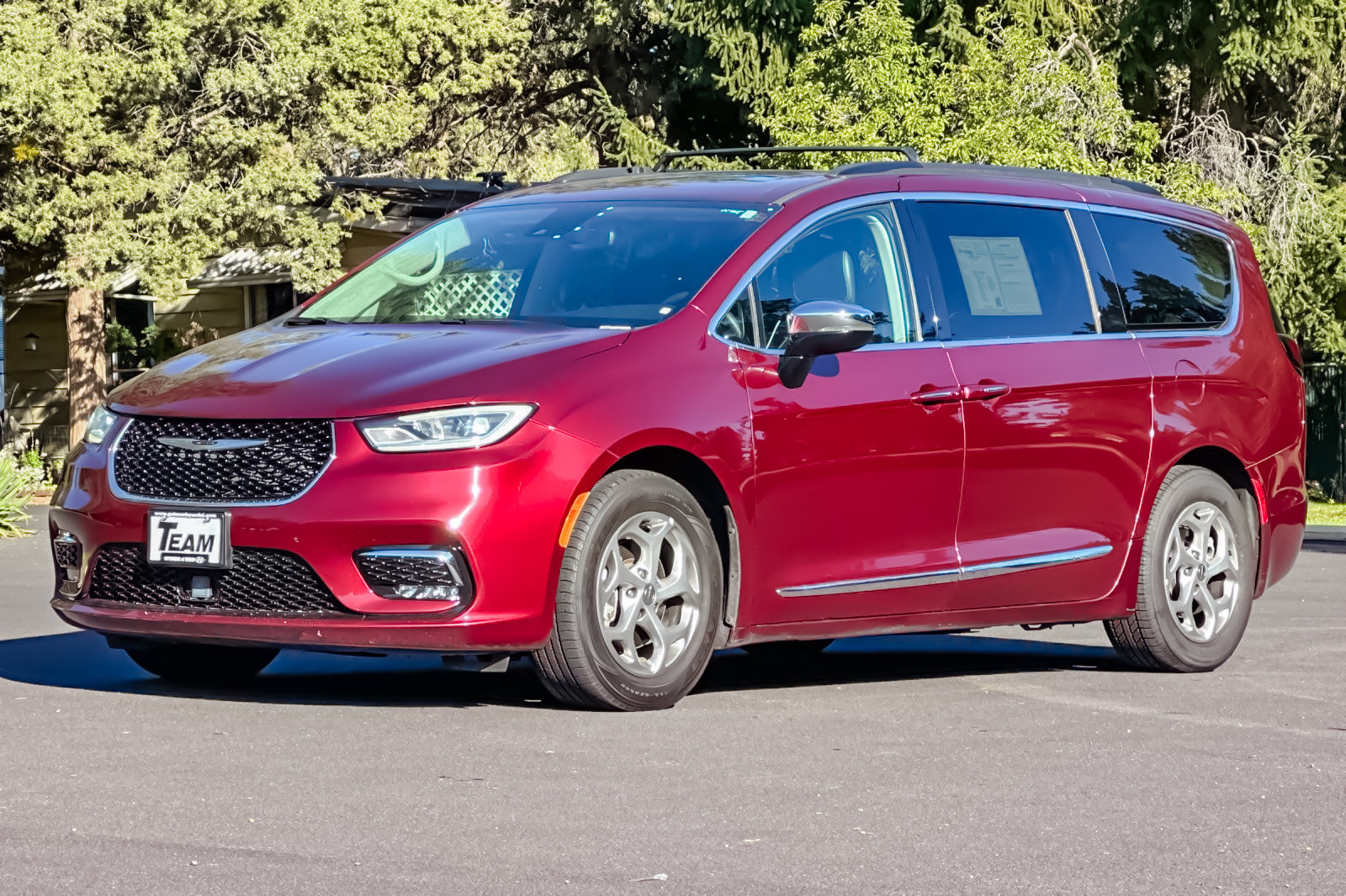 Used 2023 Chrysler Pacifica Limited FWD image 9