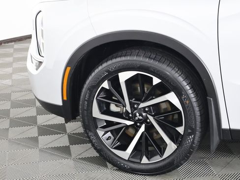 Used 2023 Mitsubishi Outlander SE image 51