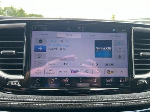 Used 2025 Chrysler Pacifica Limited FWD image 20