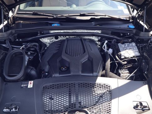Certified 2026 Porsche Macan AWD/4WD image 27