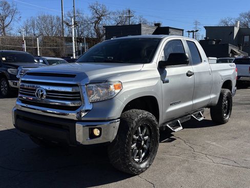 Used 2017 Toyota Tundra SR5 w/ TRD Off Road Package image 5