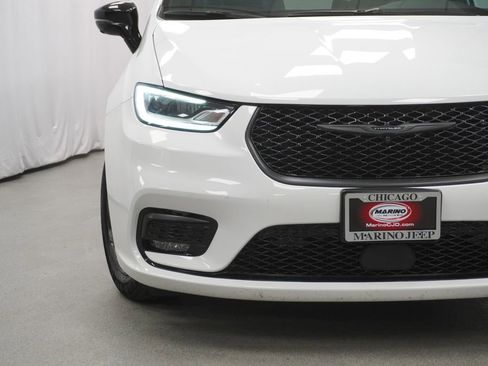 Certified 2024 Chrysler Pacifica Limited FWD image 7