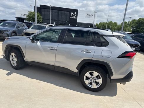 Used 2019 Toyota RAV4 XLE FWD image 16