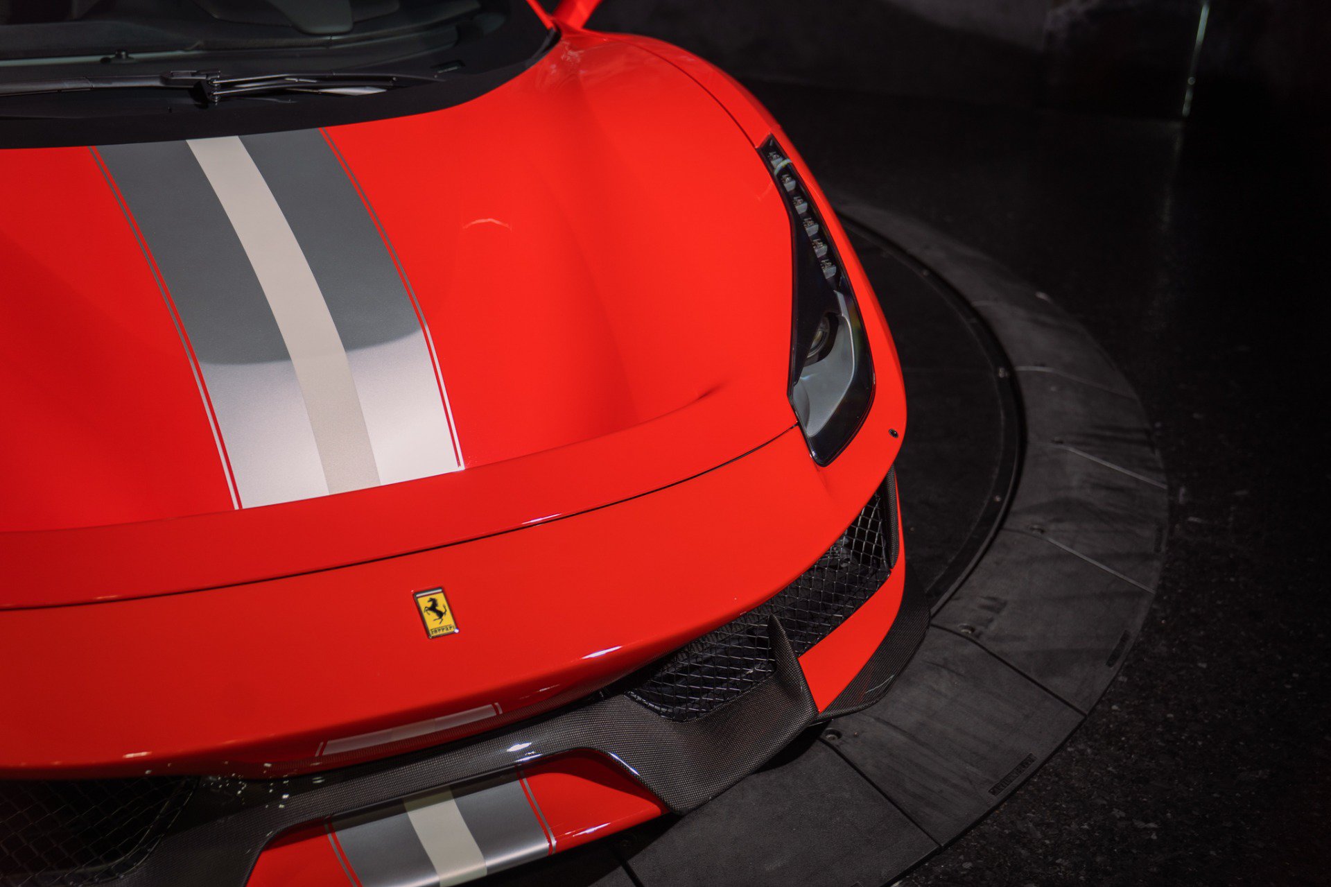 Used 2020 Ferrari 488 Pista Coupe RWD image 13