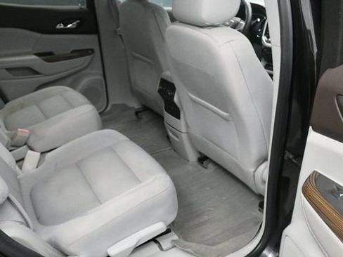 Used 2022 GMC Acadia SLE w/ LPO, Floor Liner Package AWD/4WD image 11