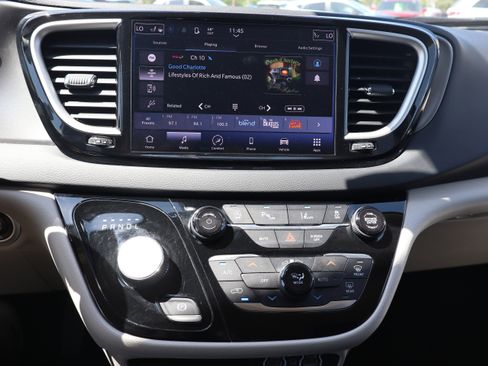 Used 2023 Chrysler Pacifica Touring-L FWD image 20