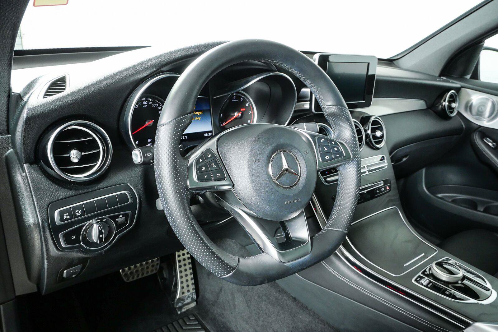 Used 2019 Mercedes-Benz GLC 300 image 4