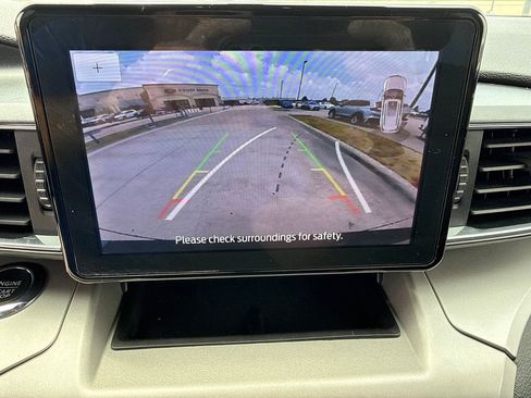 Used 2023 Ford Explorer XLT w/ Equipment Group 202A AWD/4WD image 27