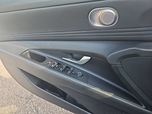 Certified 2025 Hyundai Elantra SEL FWD image 24