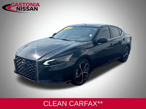 Used 2023 Nissan Altima 2.5 SR w/ SR Premium Package FWD image 3