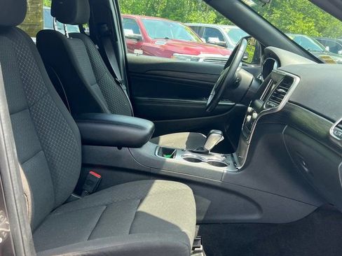 Used 2021 Jeep Grand Cherokee Laredo image 13