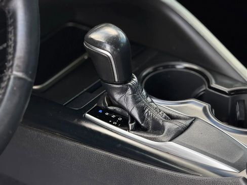 Used 2018 Toyota Camry SE w/ Convenience Package image 16