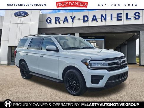 Used 2023 Ford Expedition XLT image 1