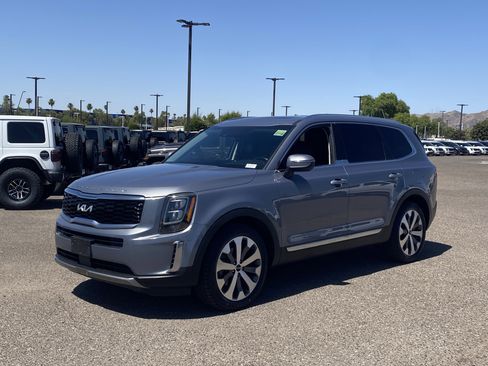 Used 2022 Kia Telluride EX w/ EX Premium Package AWD/4WD image 2
