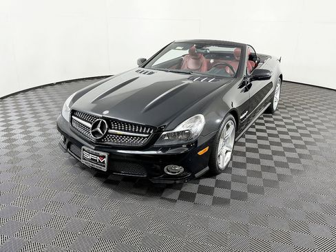 Used 2011 Mercedes-Benz SL 550 image 2