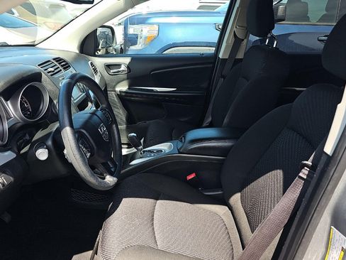 Used 2019 Dodge Journey SE FWD image 9