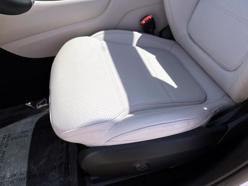Certified 2025 Mercedes-Benz GLC 300 image 21