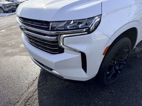 Used 2023 Chevrolet Suburban LT w/ Luxury Package image 12