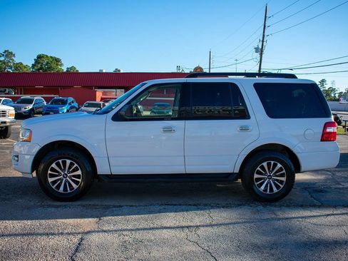 Used 2017 Ford Expedition XLT image 3