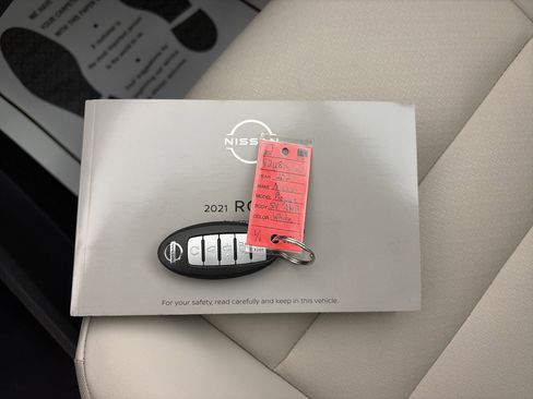 Used 2021 Nissan Rogue SV w/ Premium Package image 33