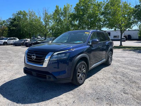 Used 2024 Nissan Pathfinder SV FWD image 1