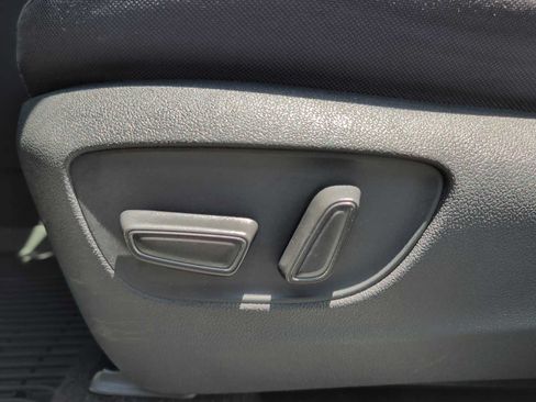 Used 2023 Toyota Highlander L FWD image 14