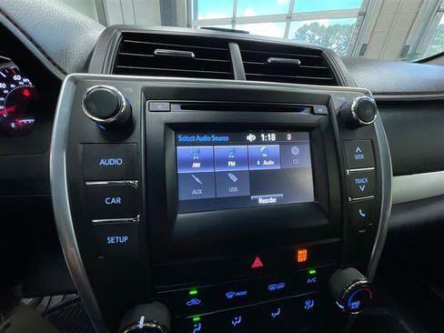 Used 2016 Toyota Camry SE FWD image 18