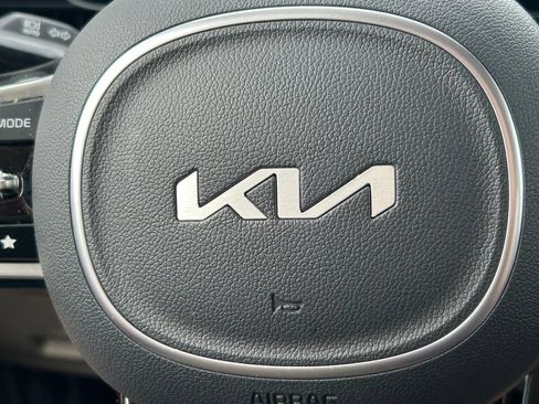 Used 2026 Kia Carnival FWD image 35