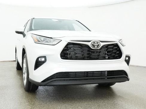 New 2026 Toyota Highlander Limited AWD/4WD image 12