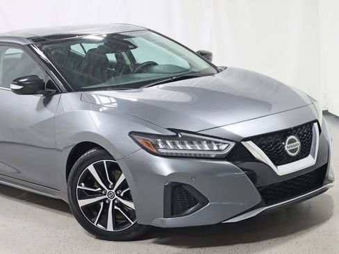 Used 2022 Nissan Maxima SL image 2
