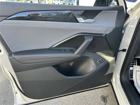 New 2026 Volkswagen Tiguan SE R-Line image 14