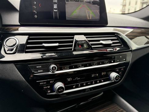 Used 2018 BMW 530i xDrive image 26