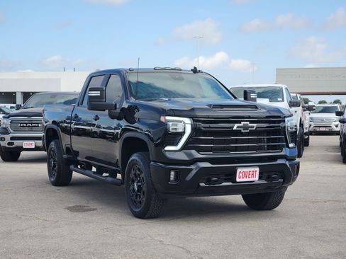 Used 2024 Chevrolet Silverado 2500 LT w/ Midnight Edition AWD/4WD image 3