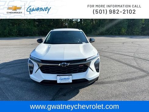 Used 2024 Chevrolet Trax RS w/ Driver Confidence Package FWD image 2