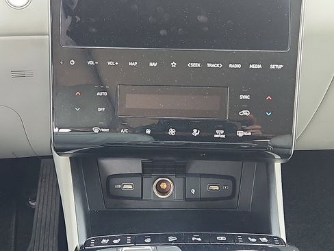Certified 2023 Hyundai Tucson Limited AWD/4WD image 18