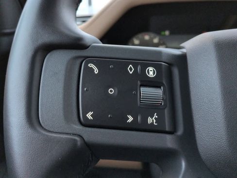 Used 2025 Land Rover Defender 110 S image 25