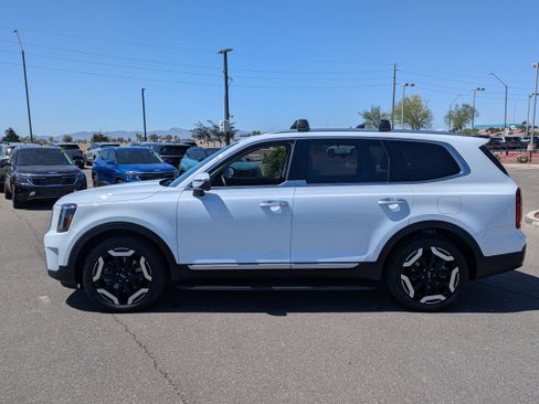 Used 2024 Kia Telluride S w/ S Sunroof Package image 2