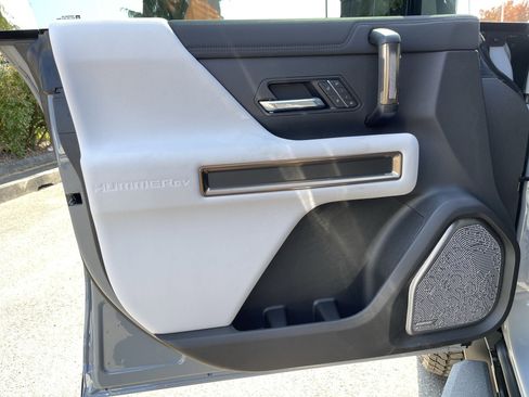 New 2025 GMC Hummer EV 3X w/ LPO, Roof Cross Rail Package image 58