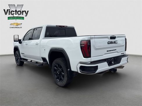 Used 2024 GMC Sierra 2500 AT4 w/ AT4 Preferred Package image 4