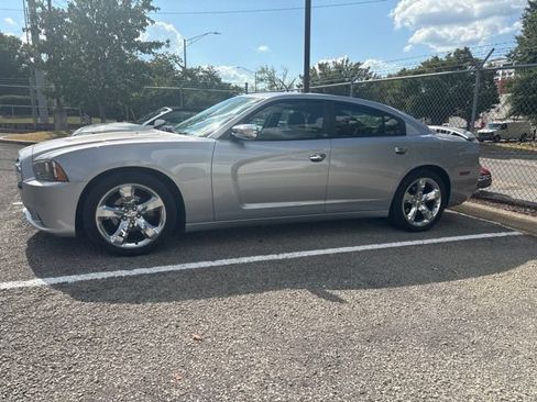 Used 2013 Dodge Charger SXT RWD image 11