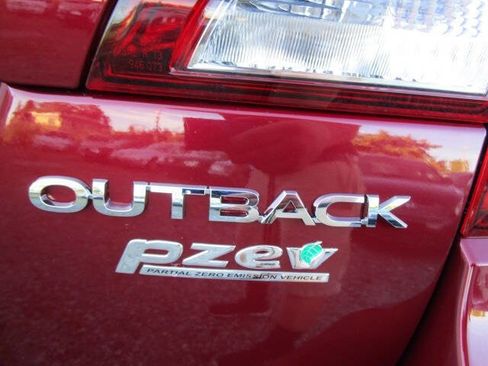 Used 2018 Subaru Outback 2.5i Limited image 18