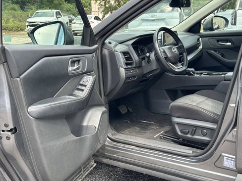 Used 2025 Nissan Rogue SV AWD/4WD image 13