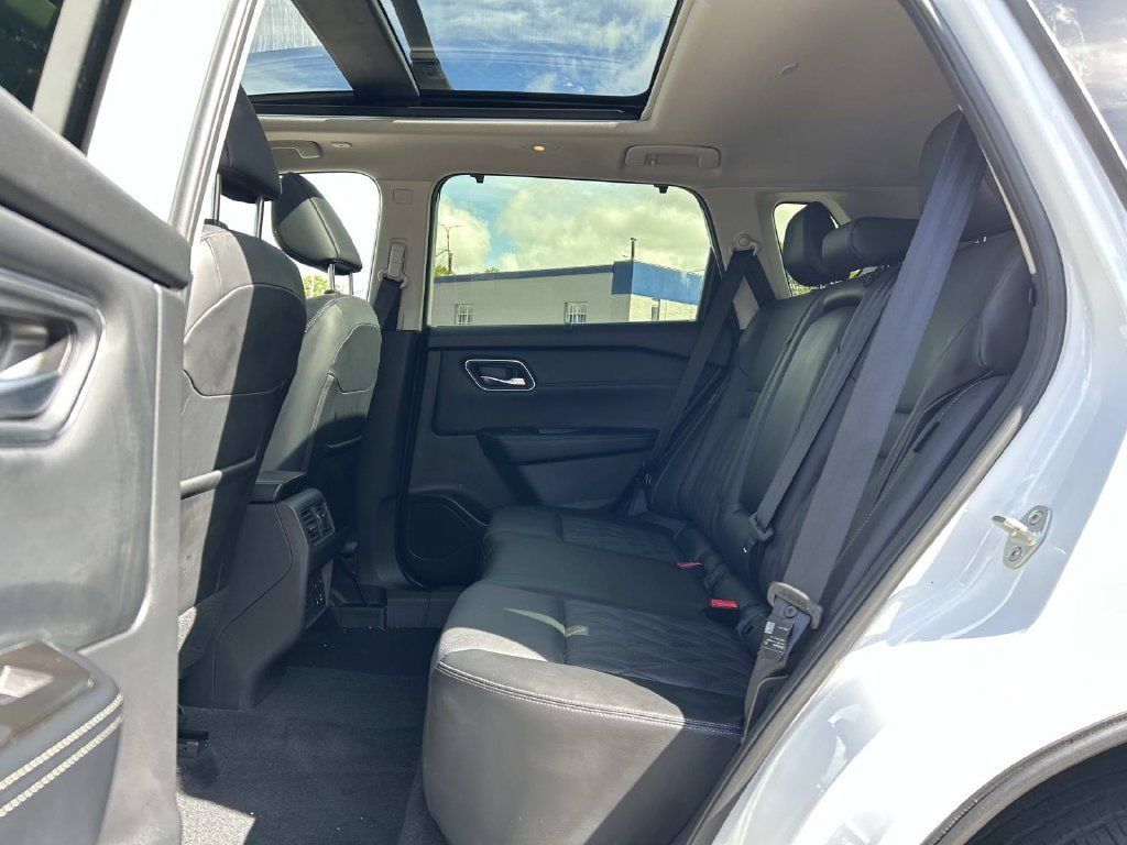 Certified 2025 Nissan Rogue Platinum w/ Platinum Premium Package FWD image 15