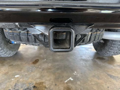 Used 2025 Chevrolet Colorado ZR2 w/ Midnight Edition AWD/4WD image 39