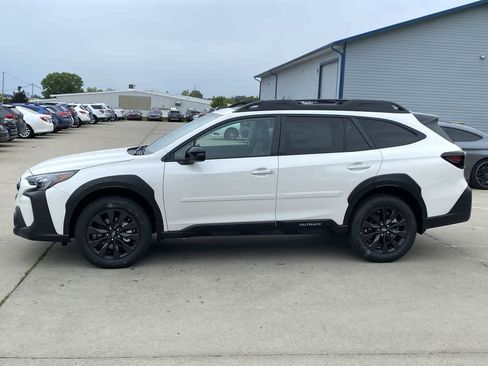 Used 2025 Subaru Outback Onyx Edition image 3