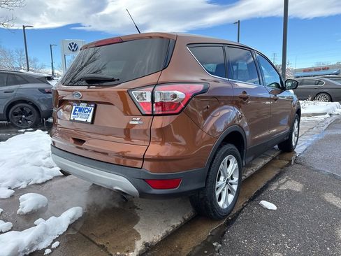 Used 2017 Ford Escape SE image 5