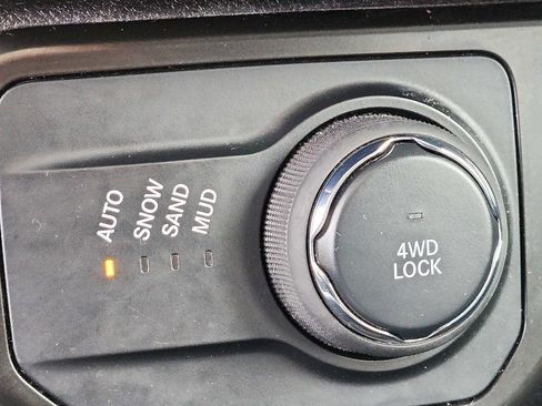 Certified 2022 Jeep Renegade Latitude w/ Convenience Group image 24