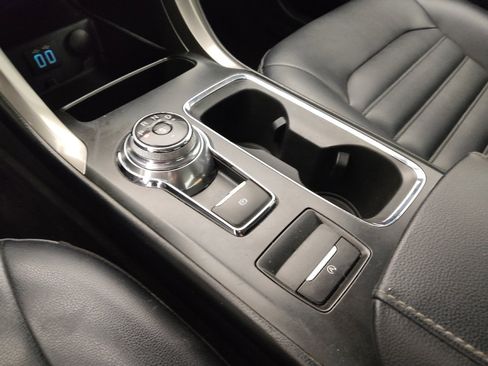Used 2019 Ford Fusion SEL FWD image 26