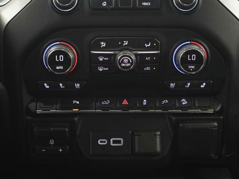 Used 2021 Chevrolet Silverado 1500 LTZ AWD/4WD image 19